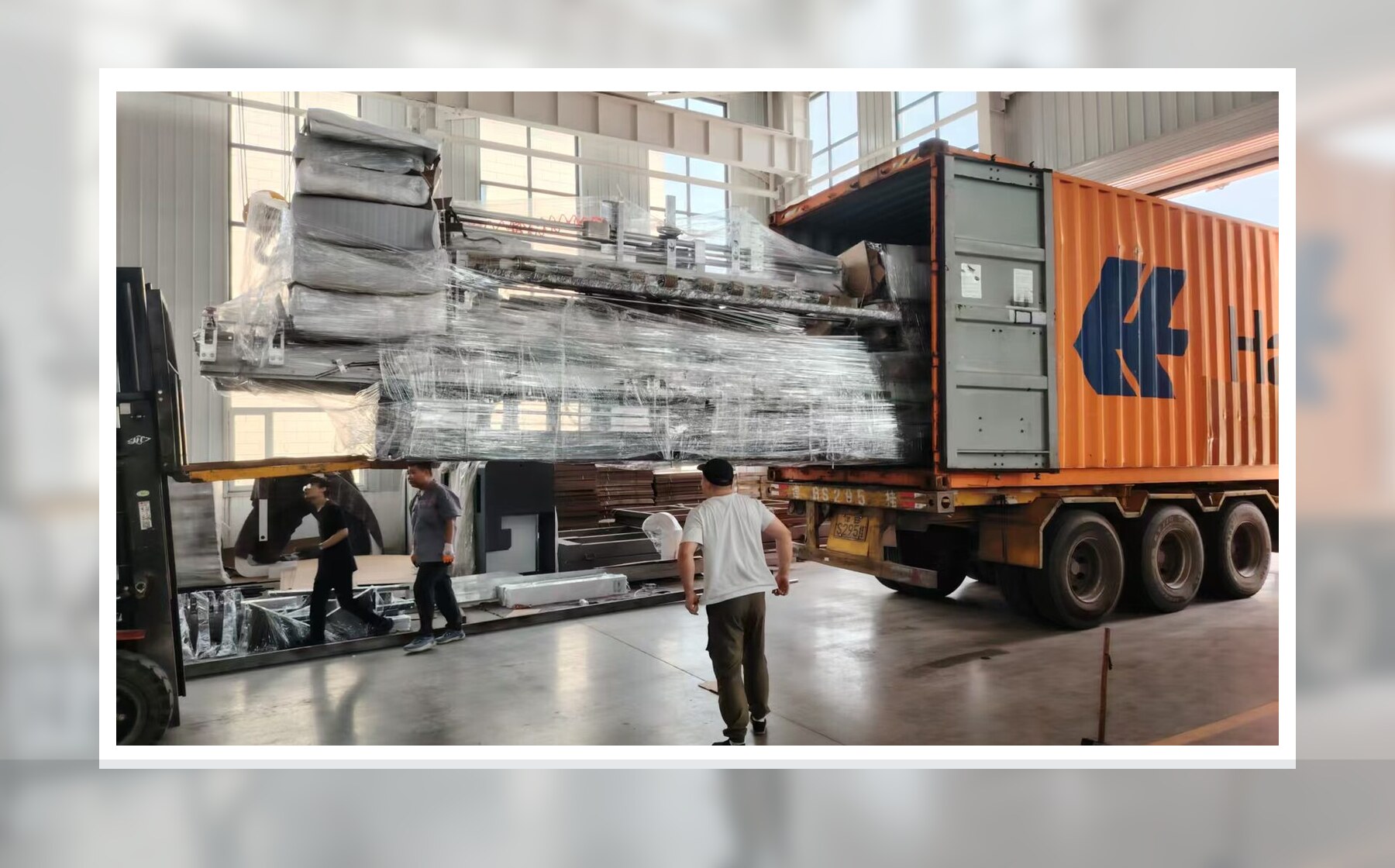 Export packing and shipment preparation for packaging machinery