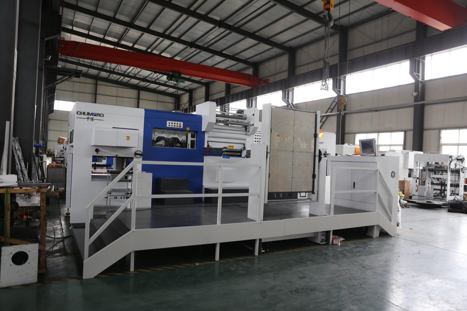 Automatic flatbed die cutting machine in workshop